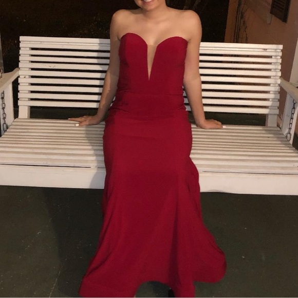 Red Dress - Picture 7 of 7